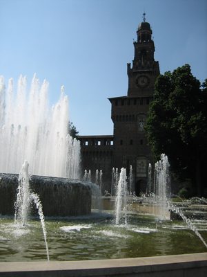 More of the fountain, with the castle in the background.