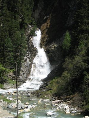 This is the waterfall that was visible in the background...
