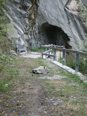The tunnel on the old road.