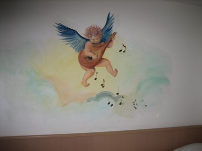 I did not, however, like the creepy cherub-with-lyre on the wall.