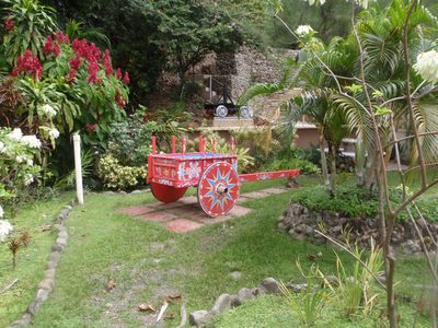 A strange wagon in a relatively manicured garden outside Quepos.