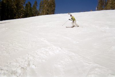 Rachel, getting that front leg forward, skiing Outer Limits.