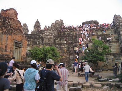 A crowd awaits a New Year's Day sunset at the temple
