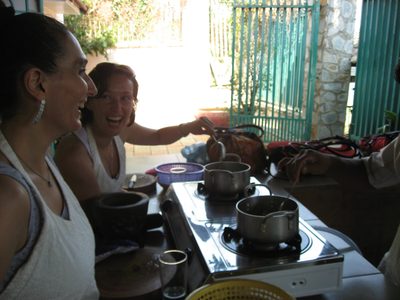 Niki and Louise cooking som loh koko.