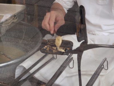 You can get them in the shape of a duck or the Asakusa...