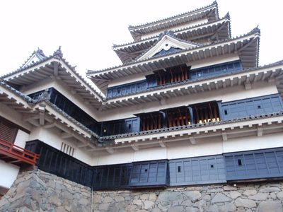 There are two sorts of windows on the lower floors......