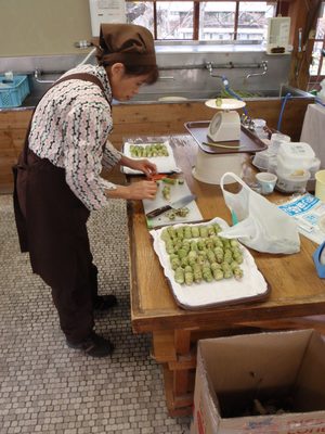 We paid 1000 yen to take a wasabi cooking class. Here...