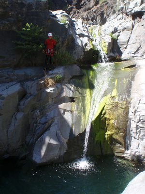 Hey, look!  I can climb back up and do it again, without a rope.