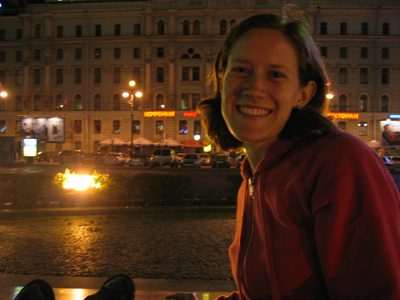 Alison in outside the Moskovsky Vokzal (Moscow train station).