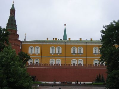 Ethernal flame. Moscow.  I witnessed a bride dropping...