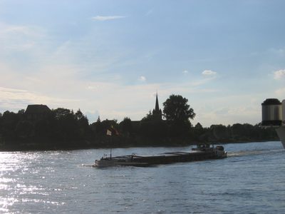 We passed lots of gas or oil boats headed for Frankfurt.