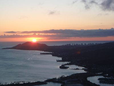Diamond Head, Honolulu and the sun.