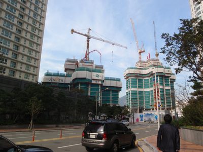 Construction is booming, about a block from Monica´s dad´s place.