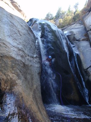 Joel rappel-sliding.