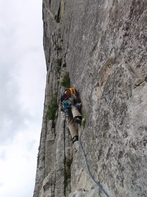 Monica leading the first pitch of Deception (5.6) on Hogsback.