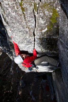 April killed it on this very sustained overhanging hand crack.