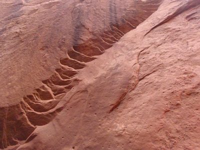 I don't know what causes these "tire tread" patterns in...