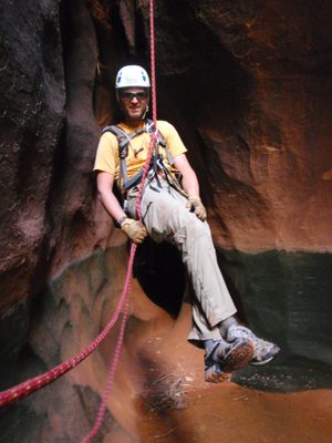 Andy on rappel.