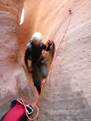 Andy on rappel.