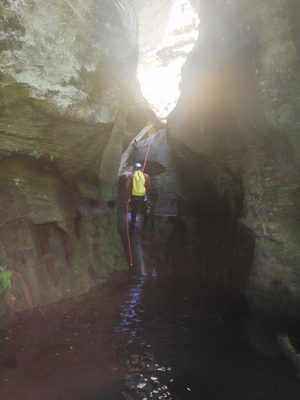 Joel on rappel.