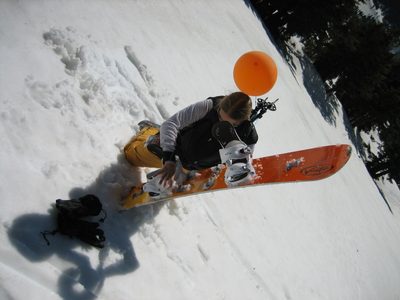 Catherine disassembling her board.