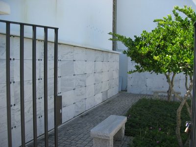 The view as you enter the garden - the niche is on the...