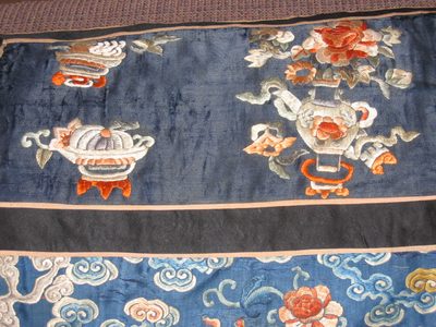 Close up of the top border, which I feel was added...