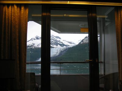 The next morning at 6 am we are in College Fjord .......
