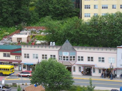 A better view of main street ... the mountain starts...