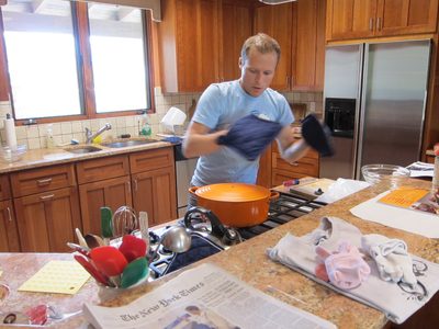 Not sure what's happening here ,, but the oven mitts are flying