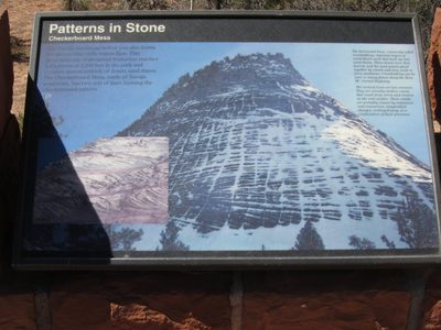 Explanatory sign with pattern even more visible in the snow