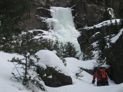 John hiking up towards the next ice climb (Mummy-II)...