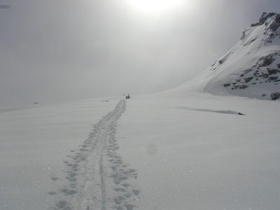 You can get a better view of the avalanche debris to the right.