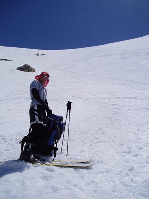 Erik having skiied down from Glen Pass.