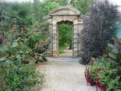 An archway in the Botanic Garden